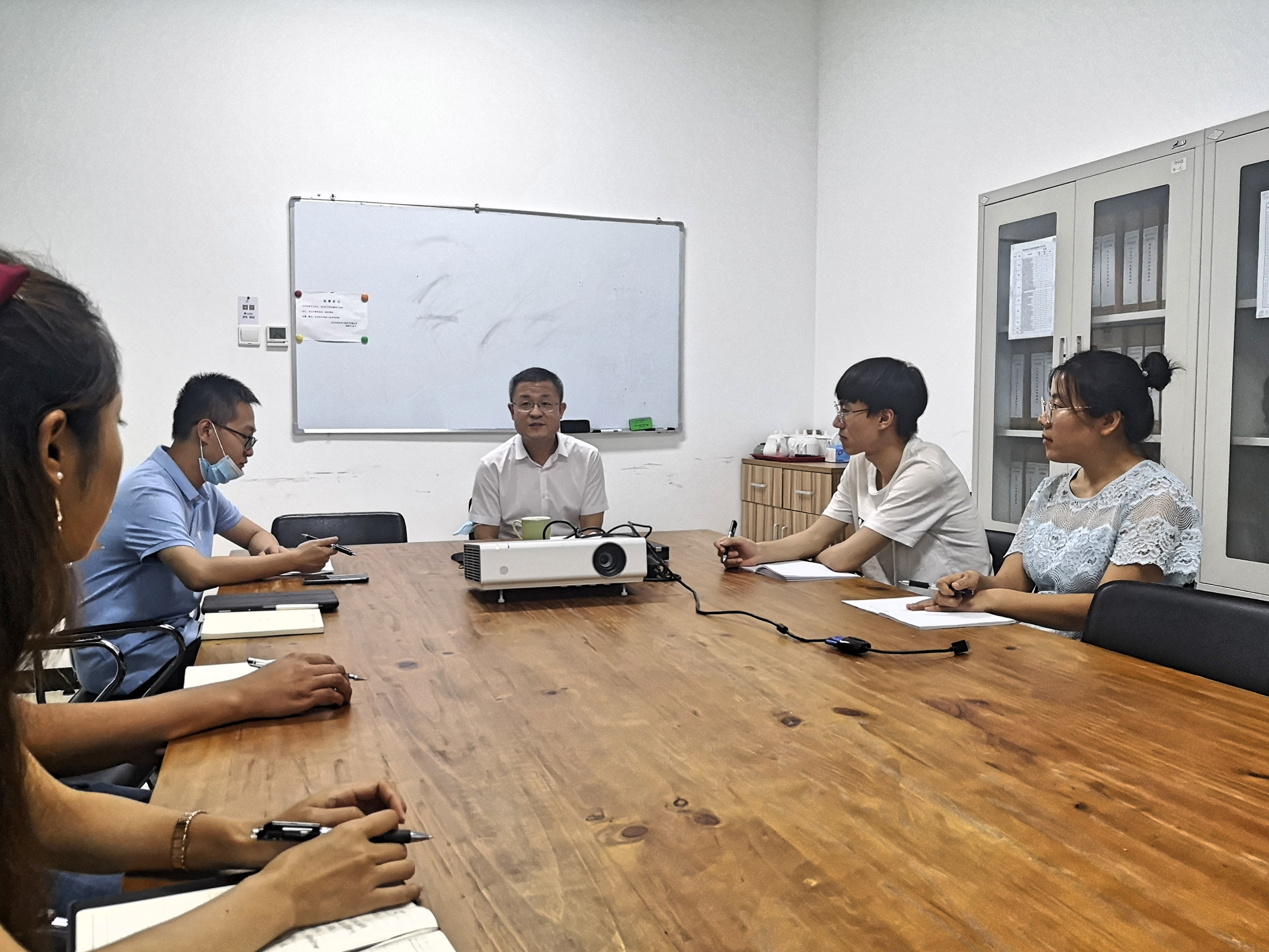 华农公司董事长张跃峰与第二季度新员工座谈